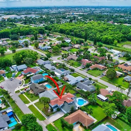 5 Bedroom Mansion With Pool And Non-Heated Jacuzzi Games In Boynton Beach